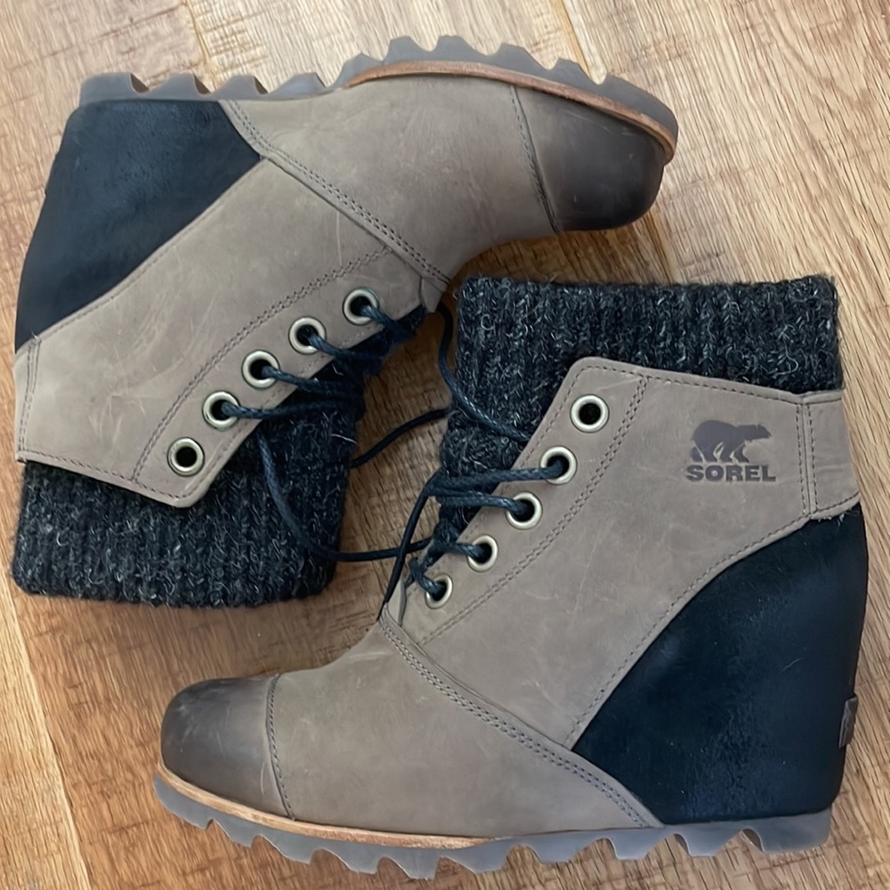 NEVER WORN SOREL JOANIE  SWEATER  WEDGE  BOOTS, PEATMOSS